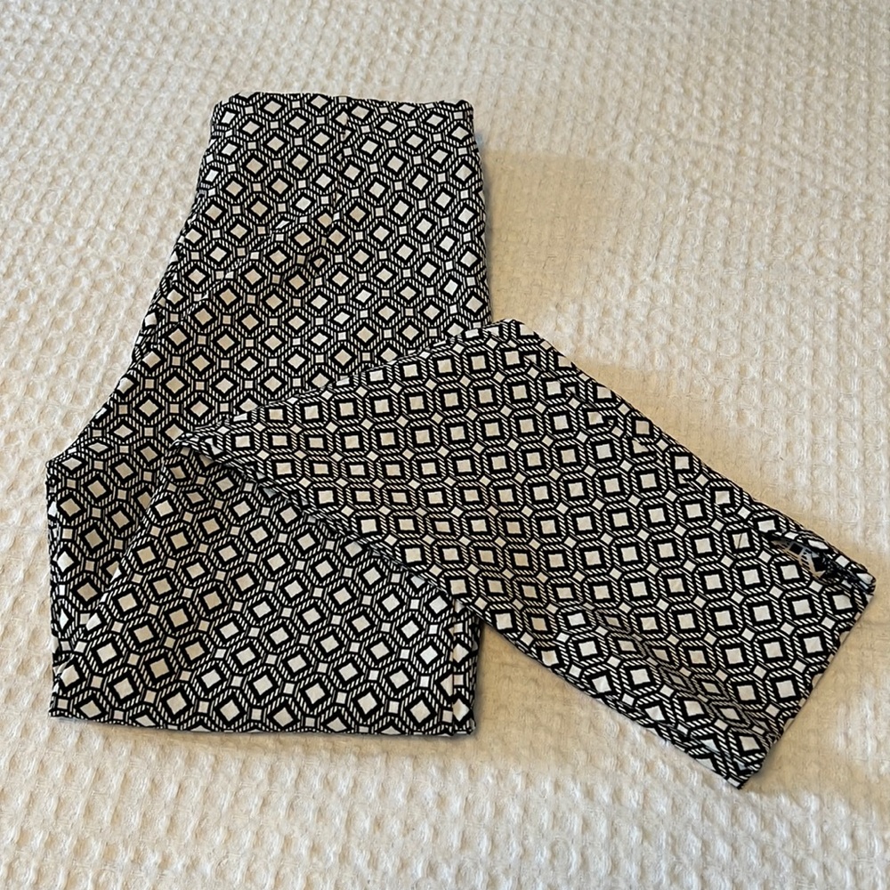 Tribal Black and White Geometric Diamond Print Pull-on Cropped Pants Size Small
